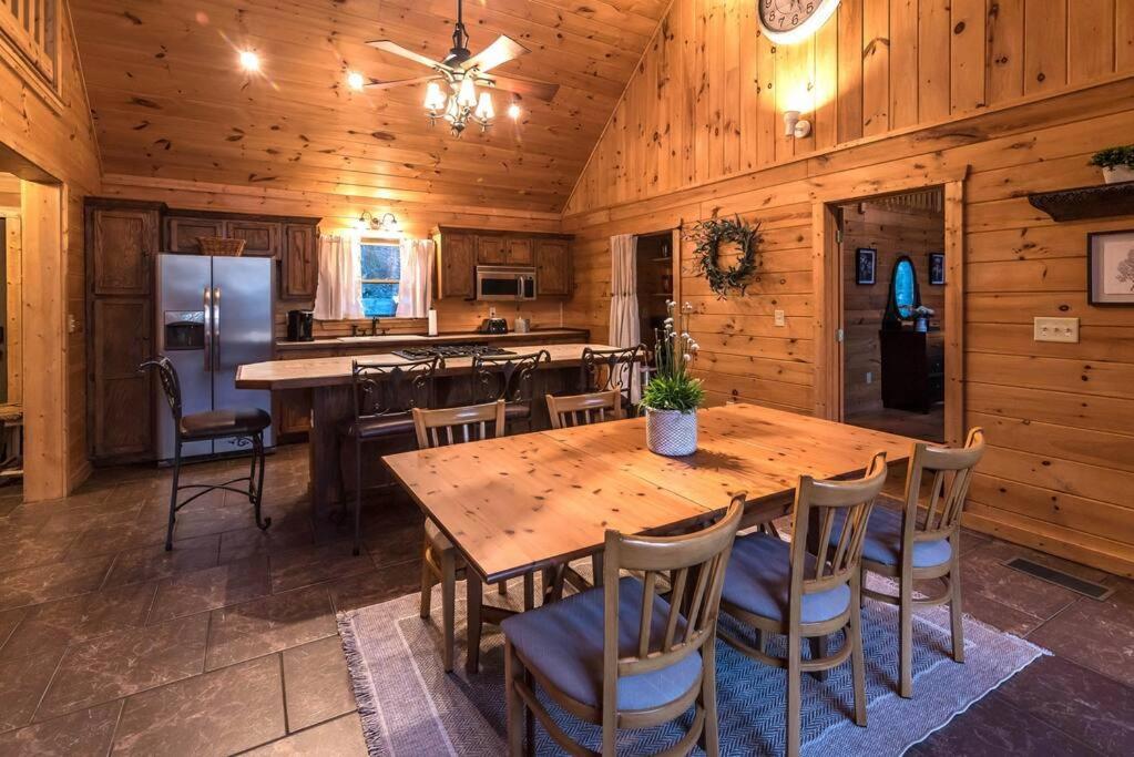 Private Creekside Cabin+Hot Tub,Pool Table, & Pets Ellijay Luaran gambar