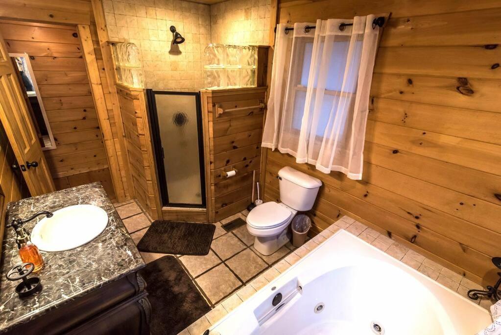 Private Creekside Cabin+Hot Tub,Pool Table, & Pets Ellijay Luaran gambar