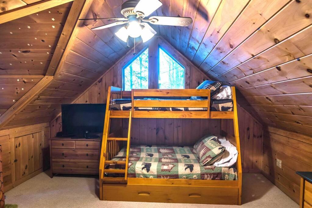 Private Creekside Cabin+Hot Tub,Pool Table, & Pets Ellijay Luaran gambar