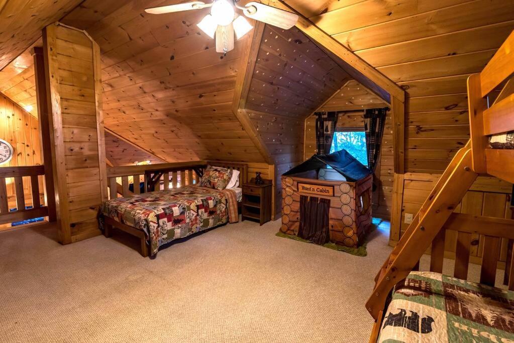 Private Creekside Cabin+Hot Tub,Pool Table, & Pets Ellijay Luaran gambar