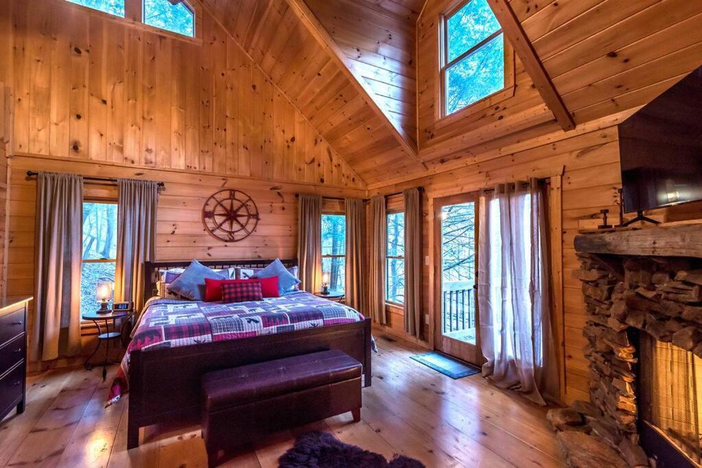 Private Creekside Cabin+Hot Tub,Pool Table, & Pets Ellijay Luaran gambar