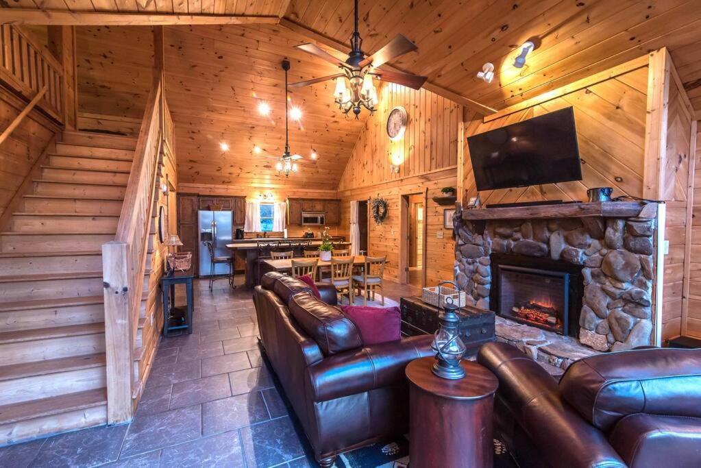 Private Creekside Cabin+Hot Tub,Pool Table, & Pets Ellijay Luaran gambar