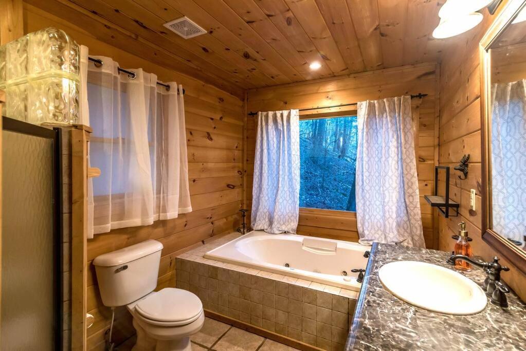 Private Creekside Cabin+Hot Tub,Pool Table, & Pets Ellijay Luaran gambar