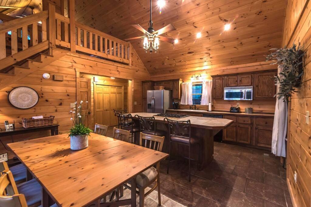 Private Creekside Cabin+Hot Tub,Pool Table, & Pets Ellijay Luaran gambar