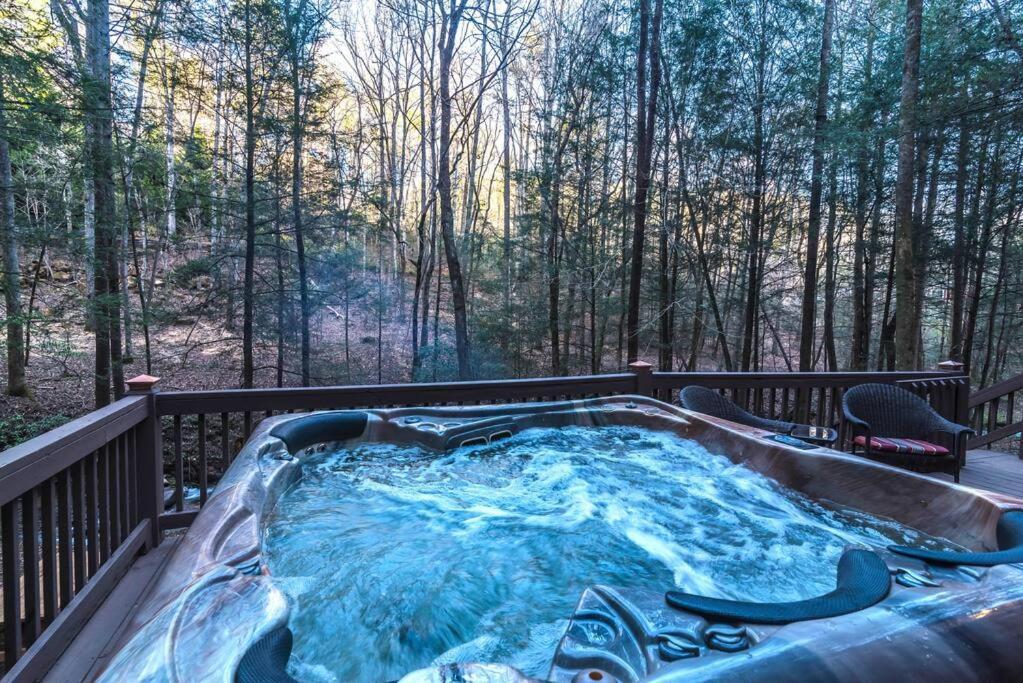 Private Creekside Cabin+Hot Tub,Pool Table, & Pets Ellijay Luaran gambar