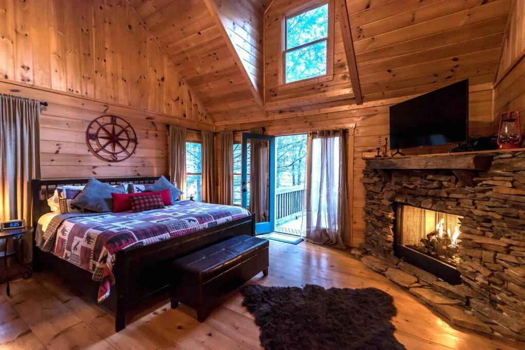 Private Creekside Cabin+Hot Tub,Pool Table, & Pets Ellijay Luaran gambar