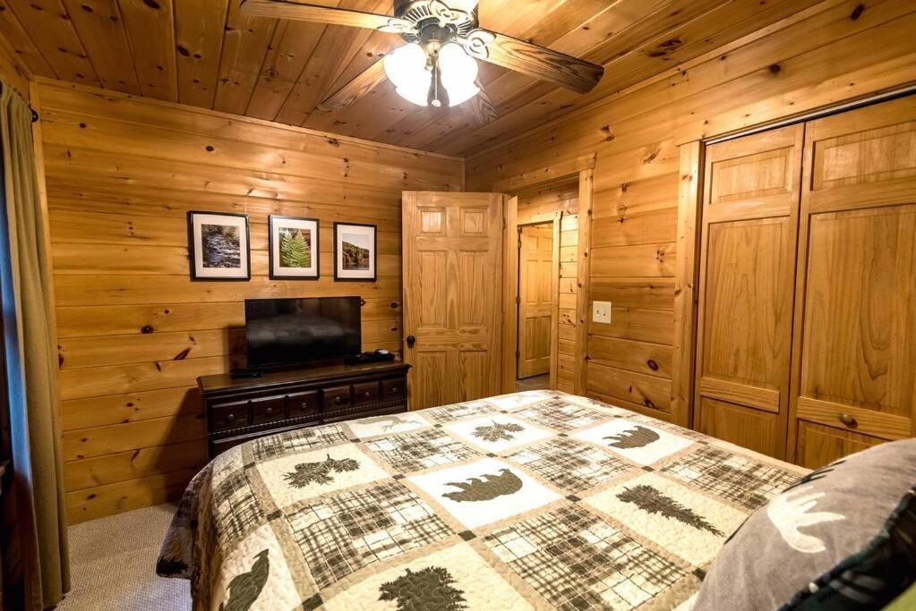 Private Creekside Cabin+Hot Tub,Pool Table, & Pets Ellijay Luaran gambar