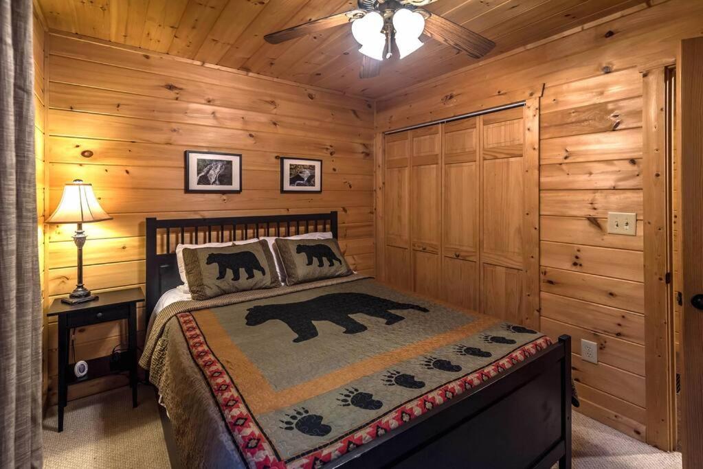 Private Creekside Cabin+Hot Tub,Pool Table, & Pets Ellijay Luaran gambar